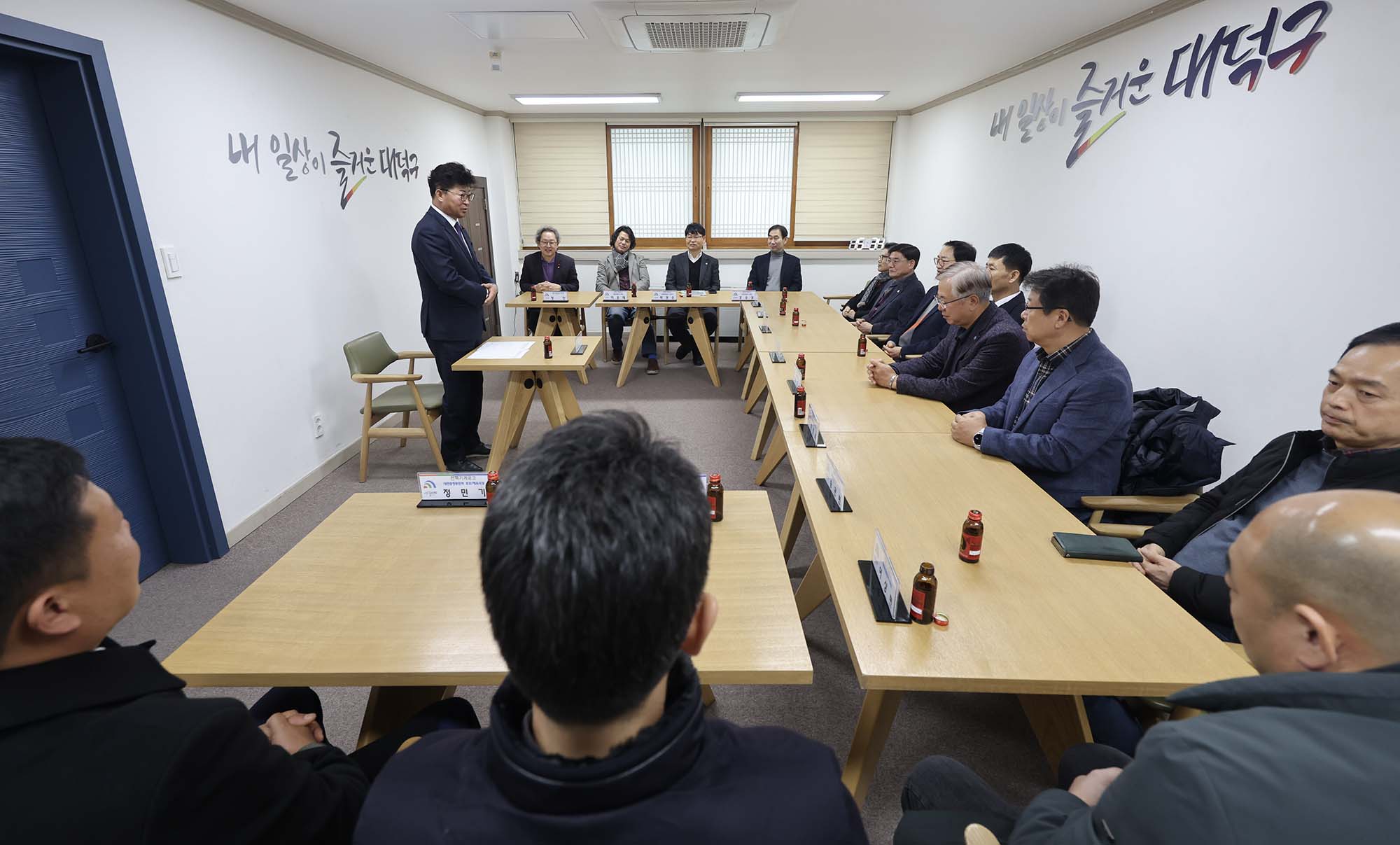 251212_기탁식 - 전북기계공고 대전충청동문회, 후원물품 기탁 이미지2