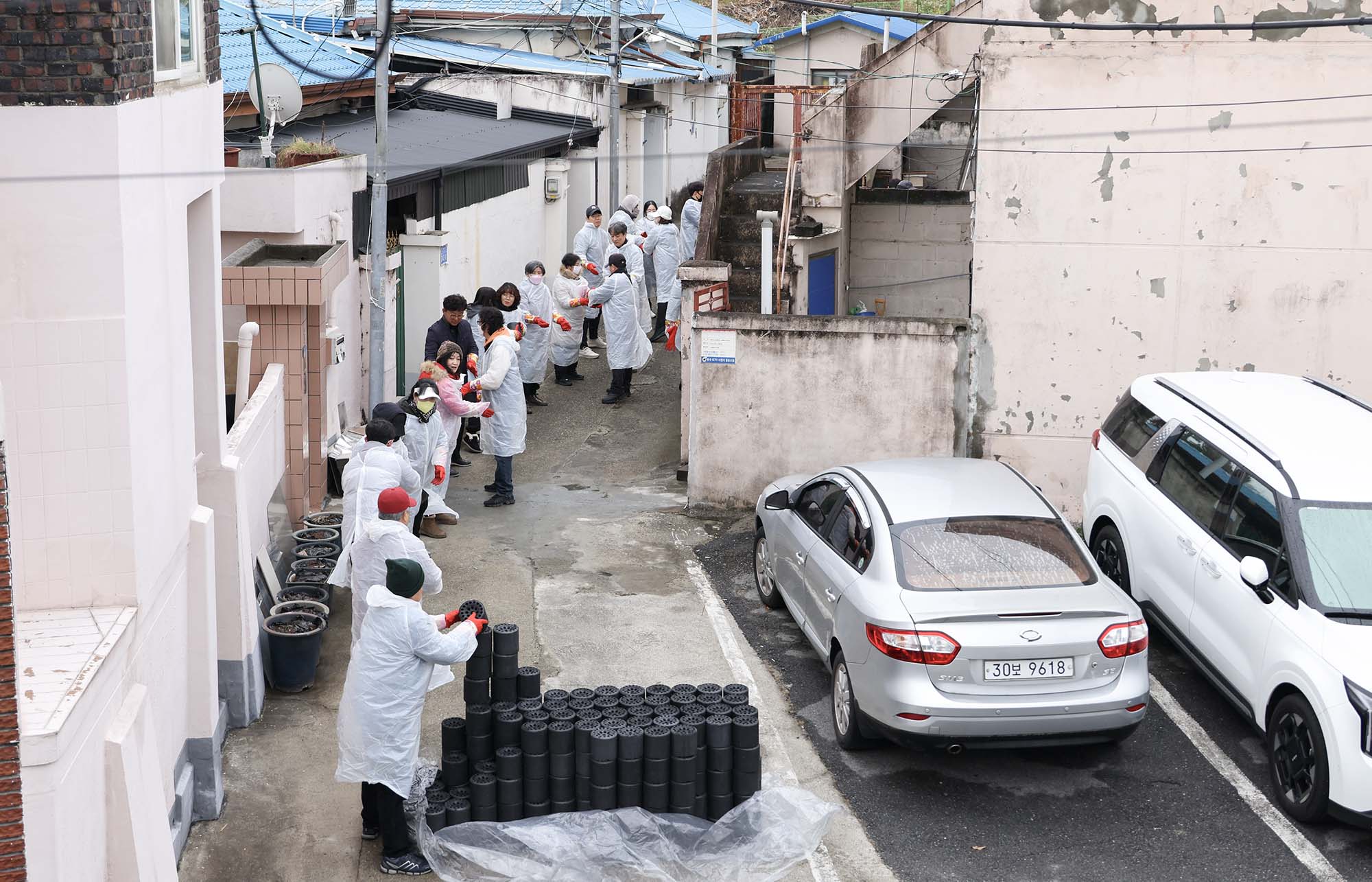 251214_플랜트치과 사랑의 연탄 나눔 봉사활동 이미지3