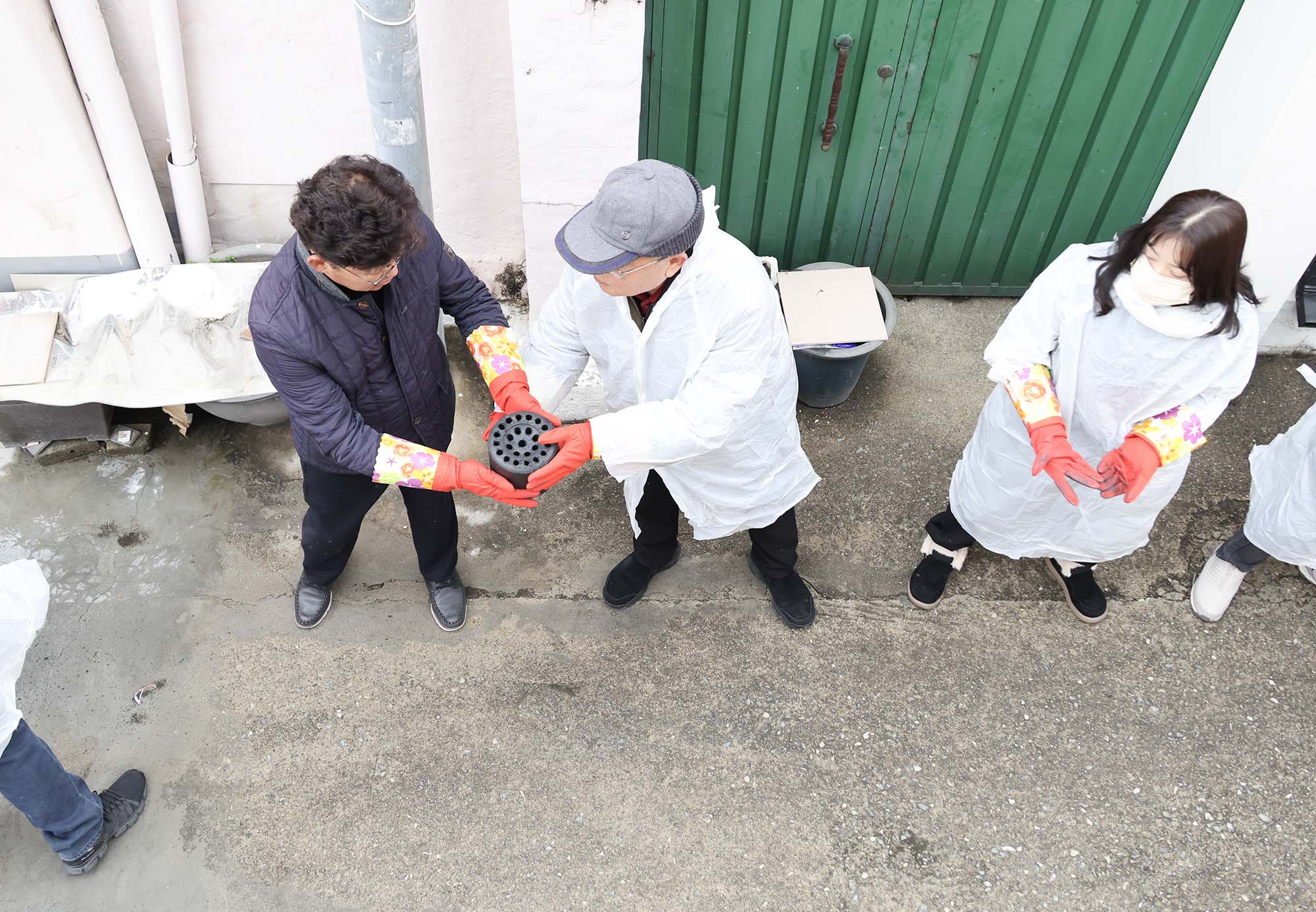 251214_플랜트치과 사랑의 연탄 나눔 봉사활동 이미지4