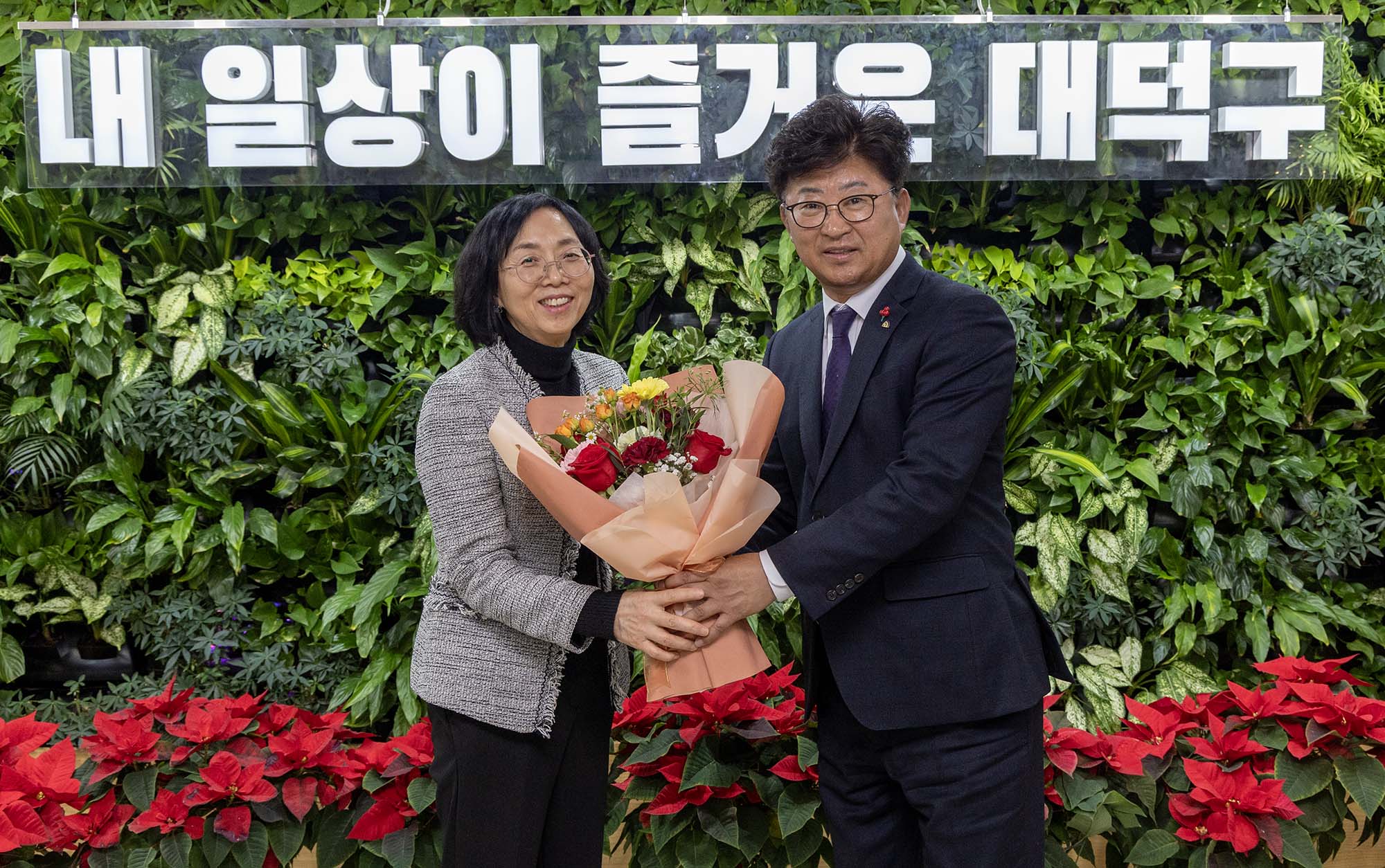 251216_대덕종합사회복지관 이임 및 신임 관장 인사 이미지1