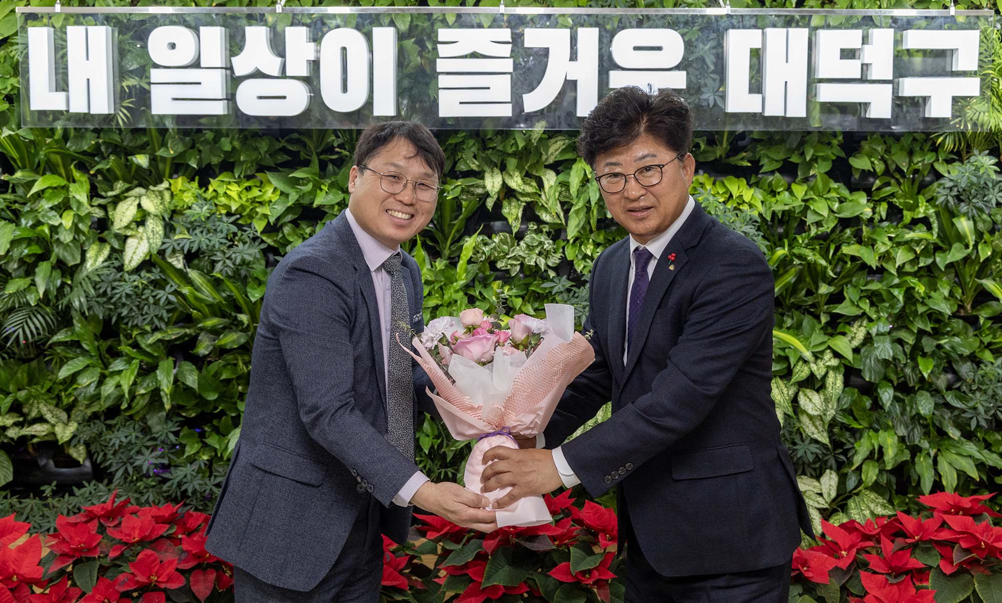 251216_대덕종합사회복지관 이임 및 신임 관장 인사 이미지2