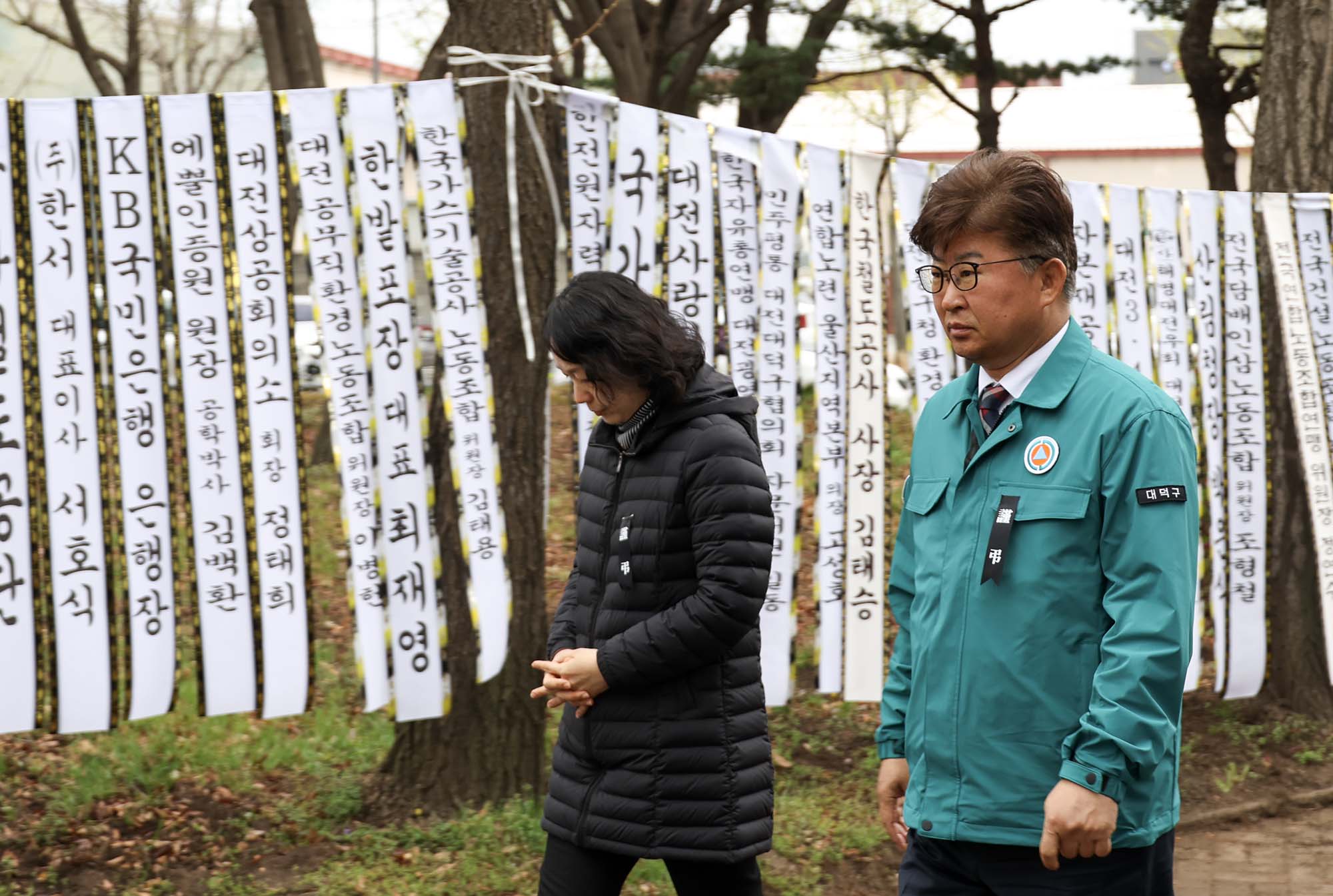 260409_문평동 공장 화재 희생자 합동분향소 조문 이미지1