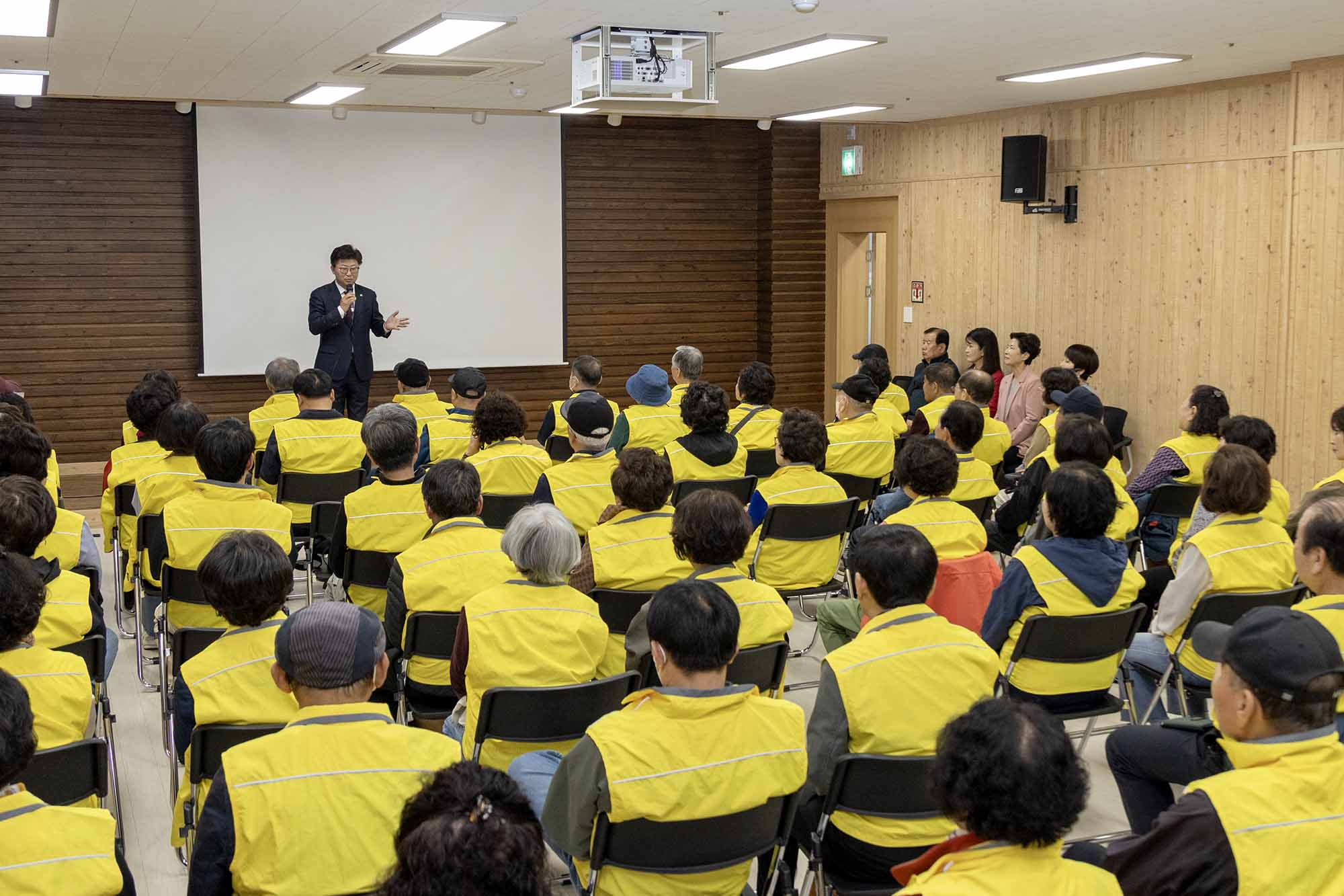 260414_법동종합사회복지관 노인일자리 참여자 안전교육 이미지2
