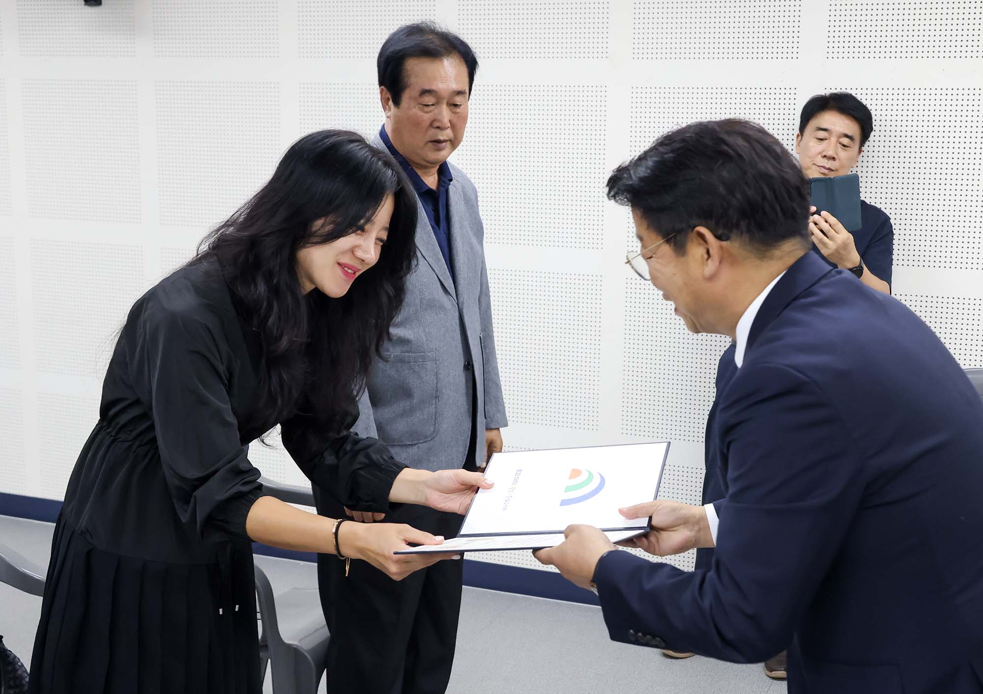 261008_신탄진동 주민자치회 신규 위원 위촉식 이미지2