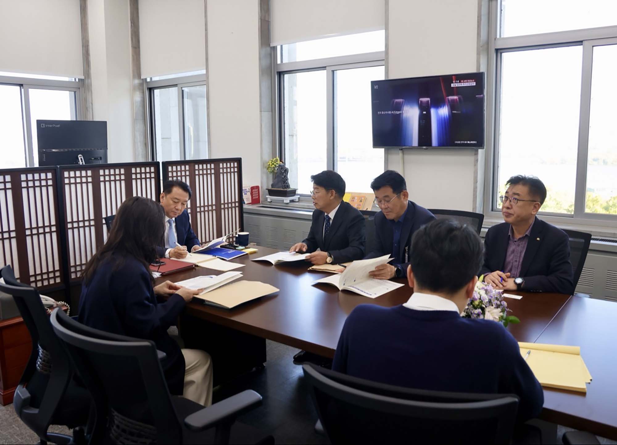 261027_지역 현안 해결 위한 국비 확보 행보 이미지1